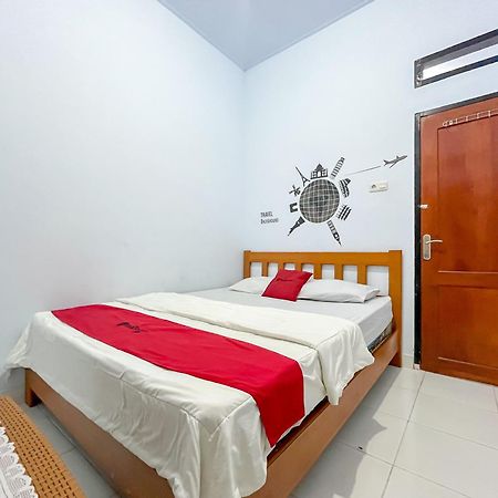 Reddoorz Syariah At Home Ampana Guest House Ampana Kota Bagian luar foto