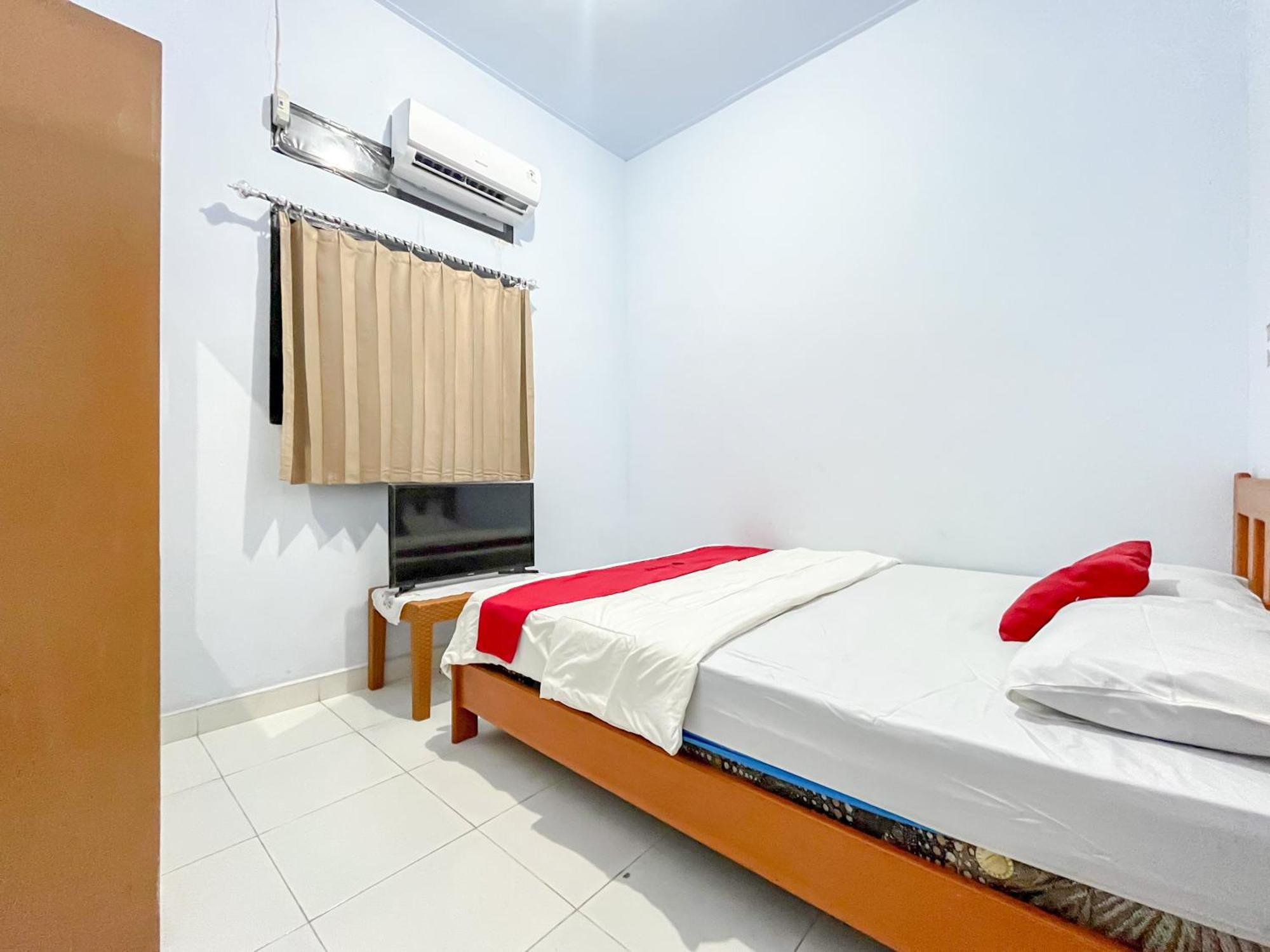 Reddoorz Syariah At Home Ampana Guest House Ampana Kota Bagian luar foto