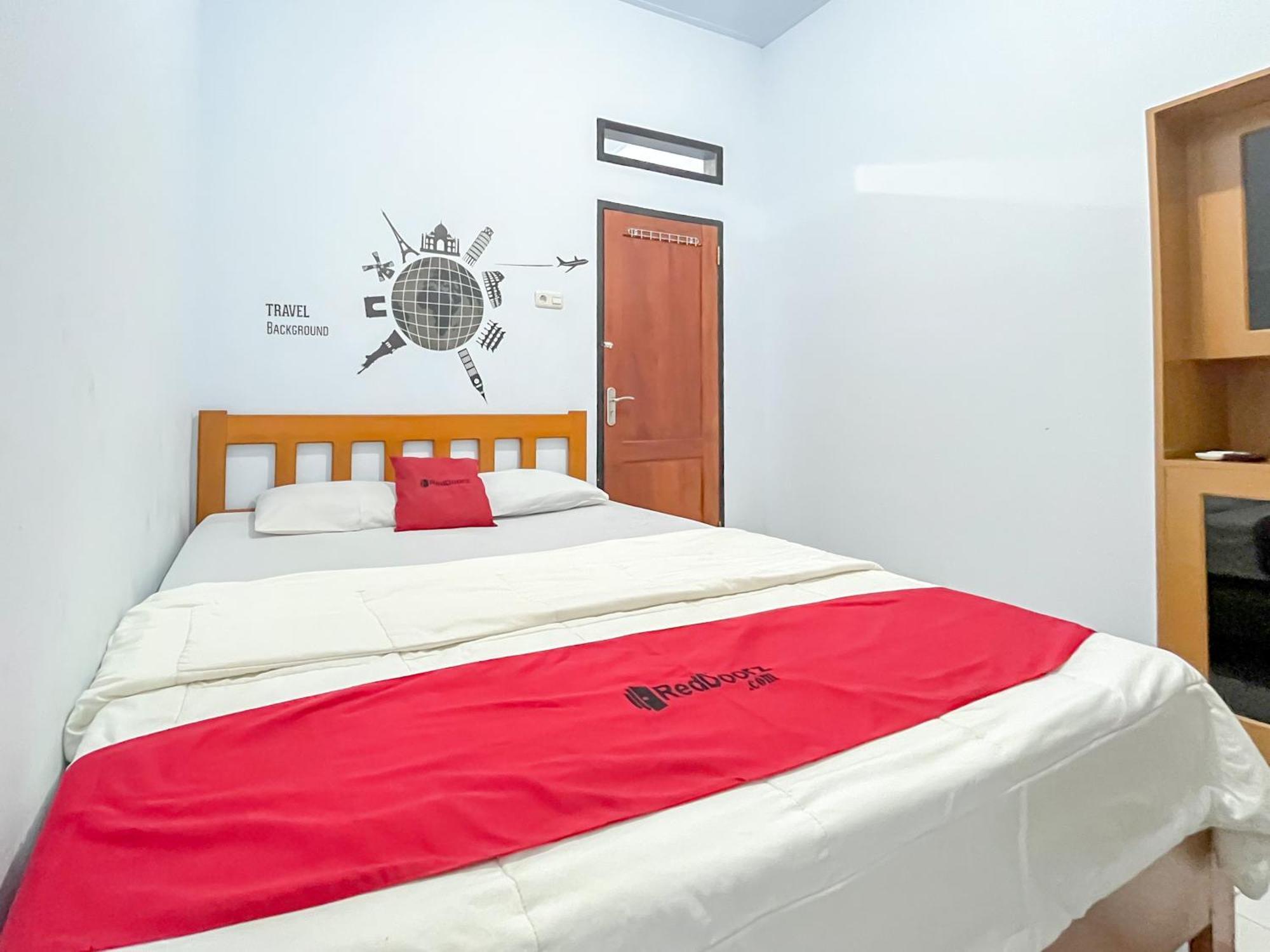 Reddoorz Syariah At Home Ampana Guest House Ampana Kota Bagian luar foto