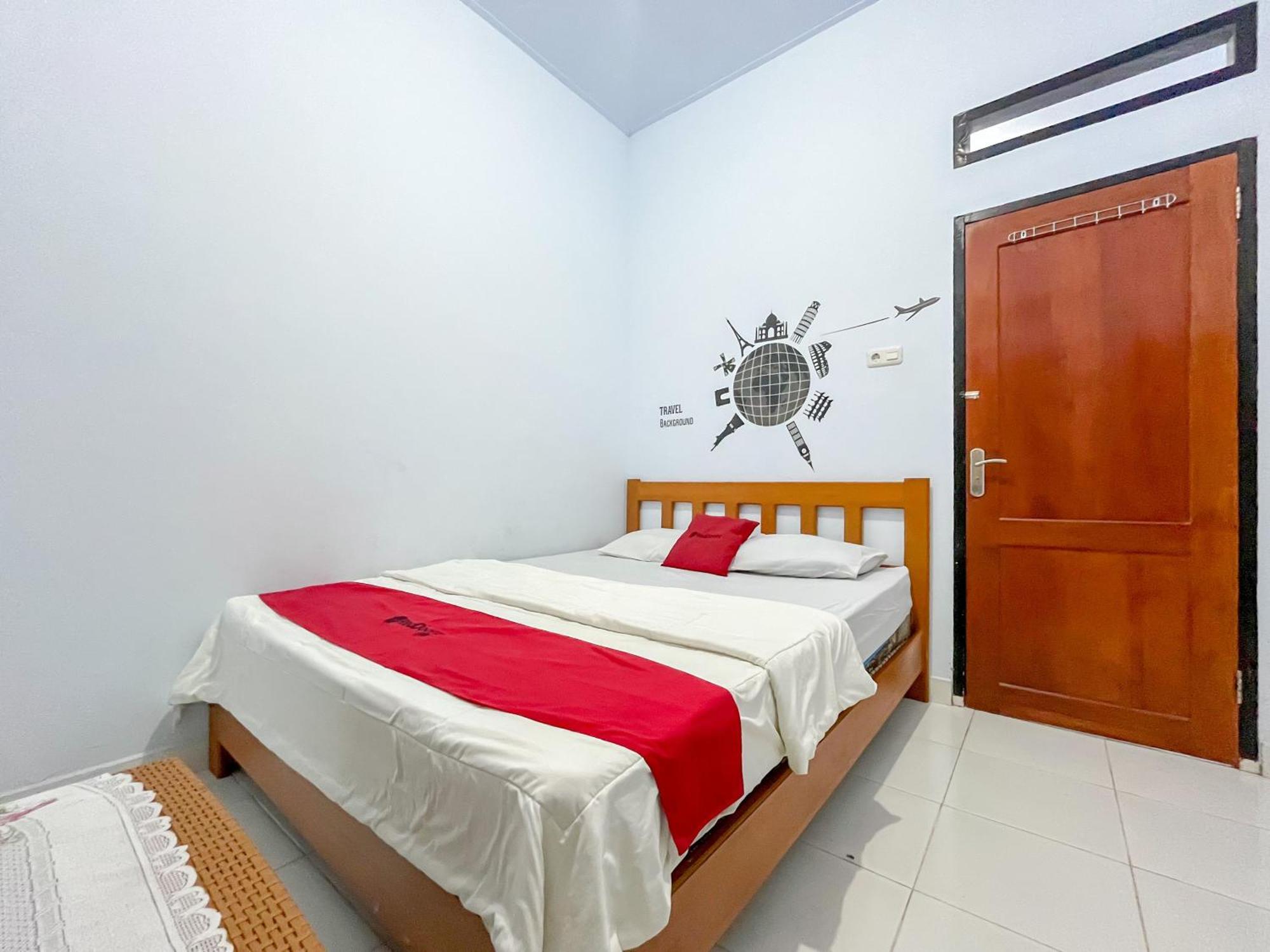 Reddoorz Syariah At Home Ampana Guest House Ampana Kota Bagian luar foto