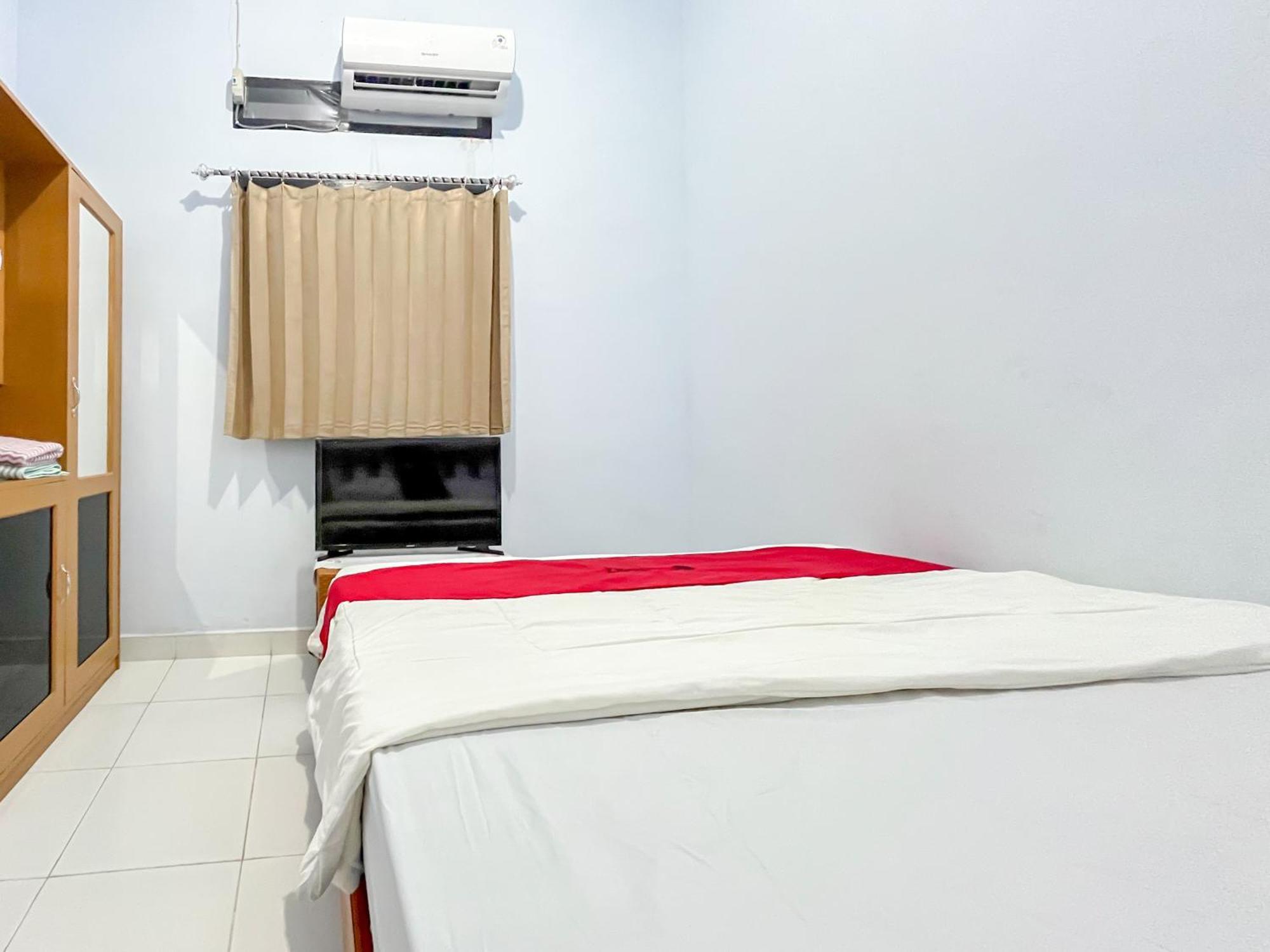 Reddoorz Syariah At Home Ampana Guest House Ampana Kota Bagian luar foto