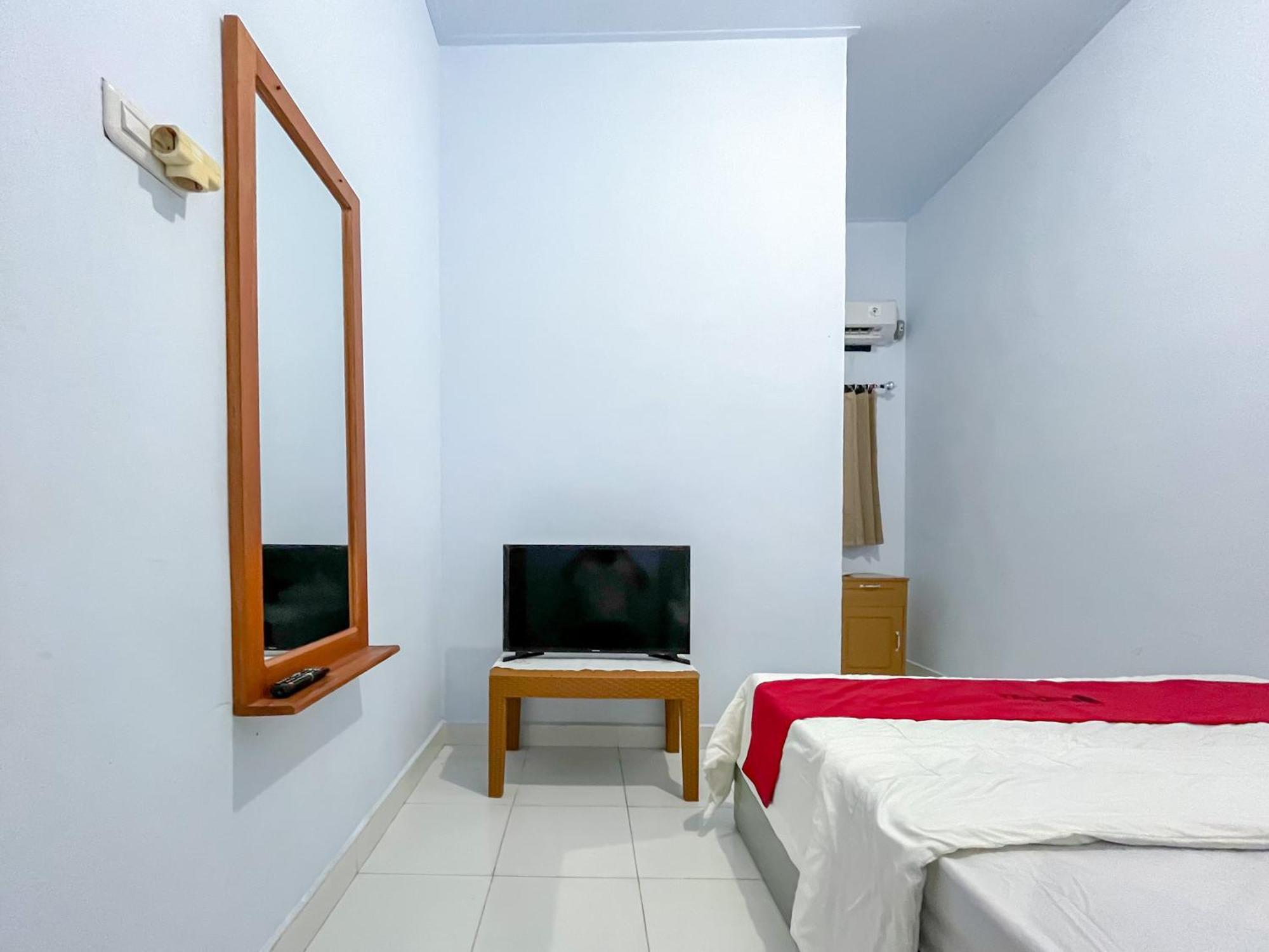 Reddoorz Syariah At Home Ampana Guest House Ampana Kota Bagian luar foto
