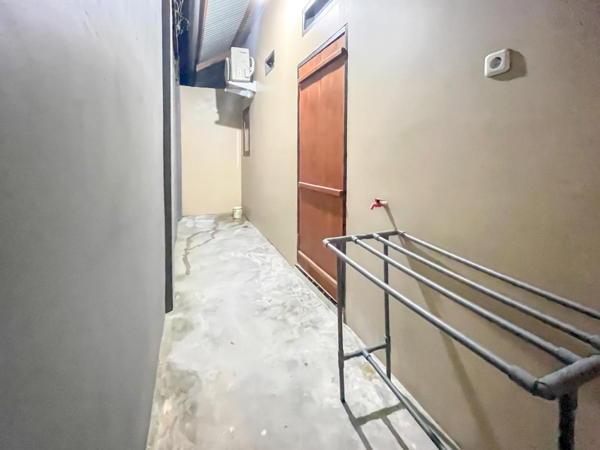 Reddoorz Syariah At Home Ampana Guest House Ampana Kota Bagian luar foto