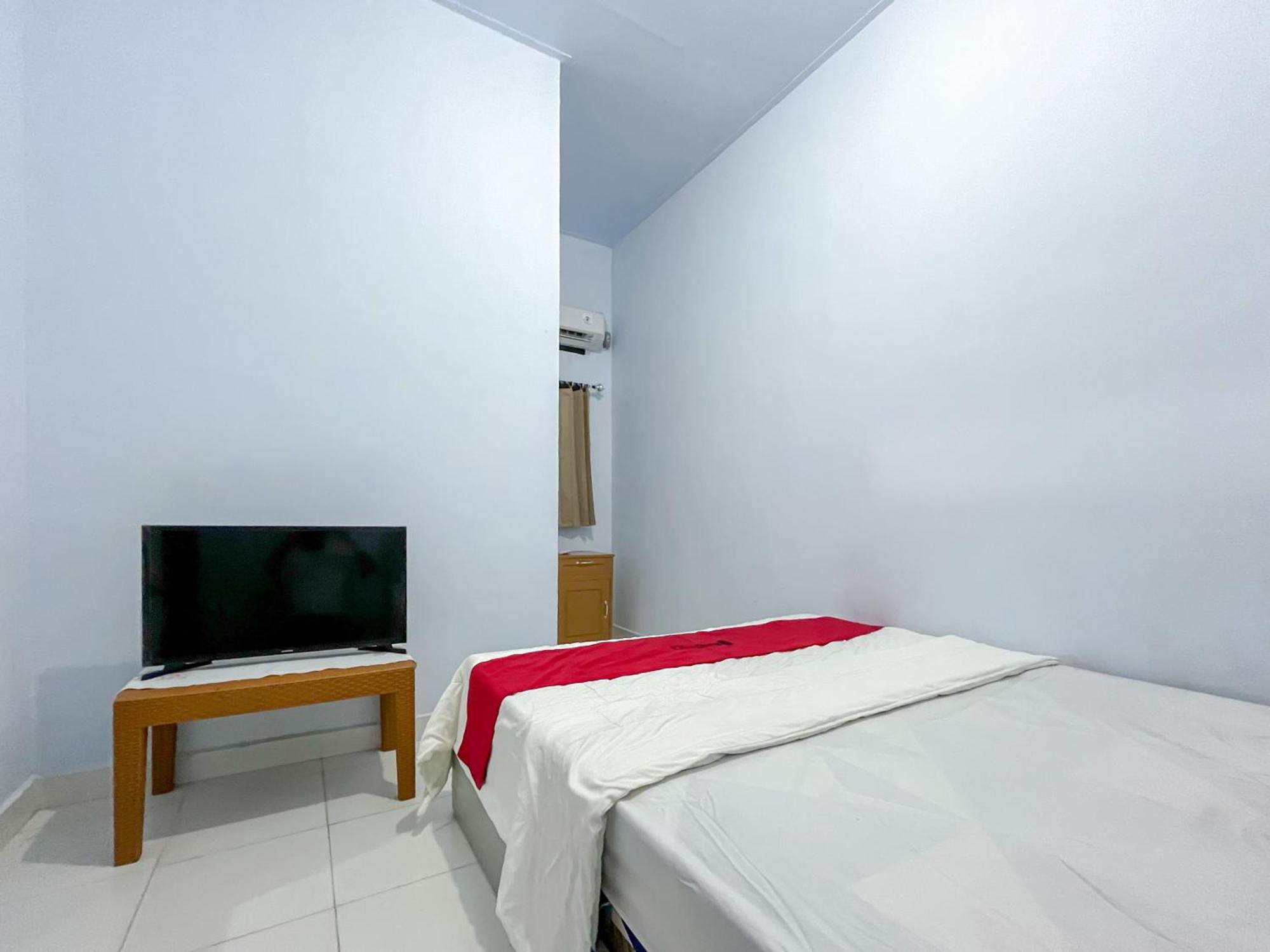 Reddoorz Syariah At Home Ampana Guest House Ampana Kota Bagian luar foto