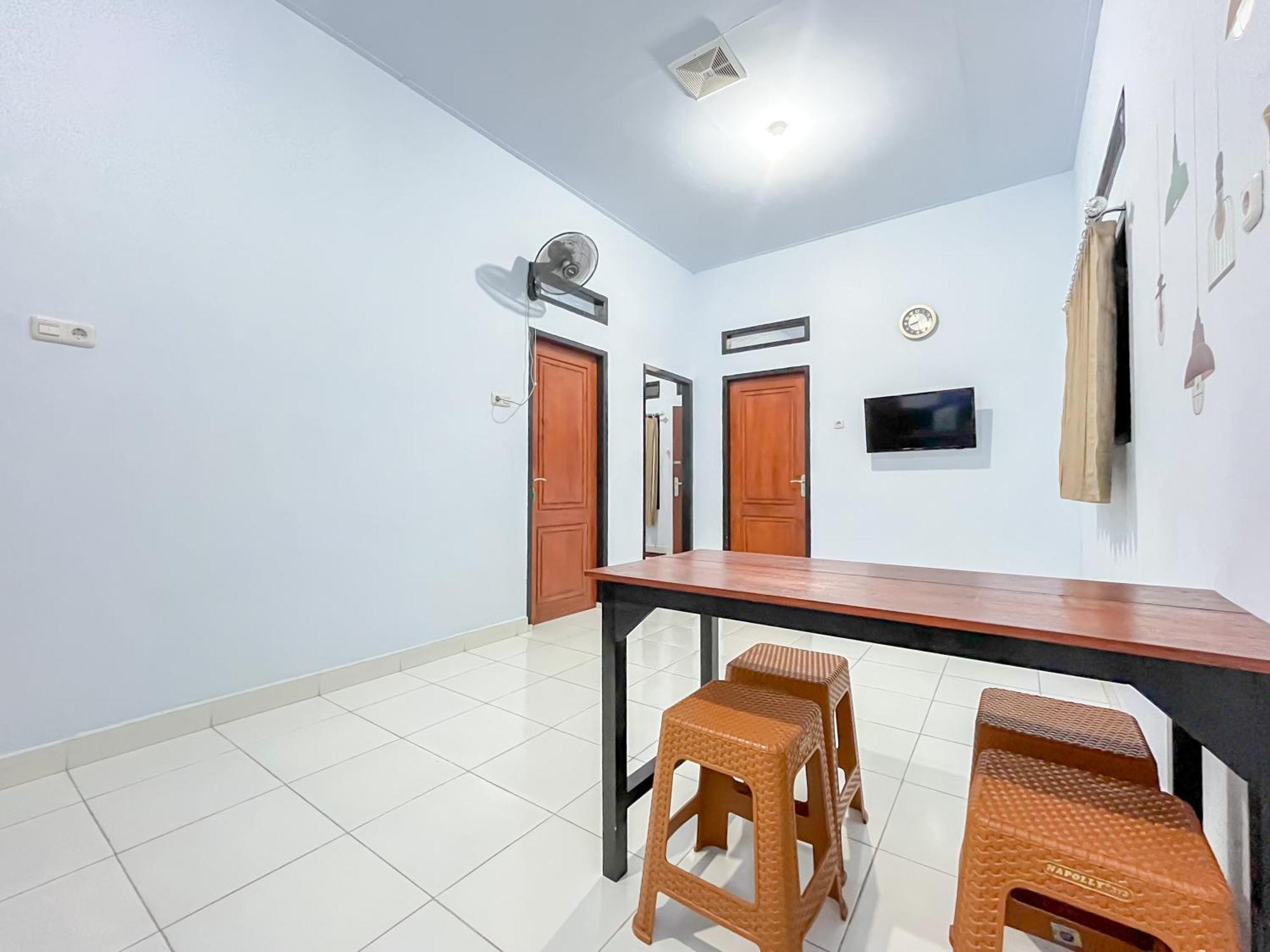 Reddoorz Syariah At Home Ampana Guest House Ampana Kota Bagian luar foto