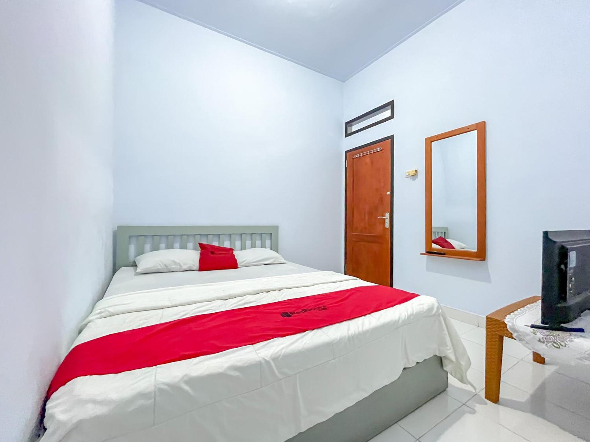 Reddoorz Syariah At Home Ampana Guest House Ampana Kota Bagian luar foto