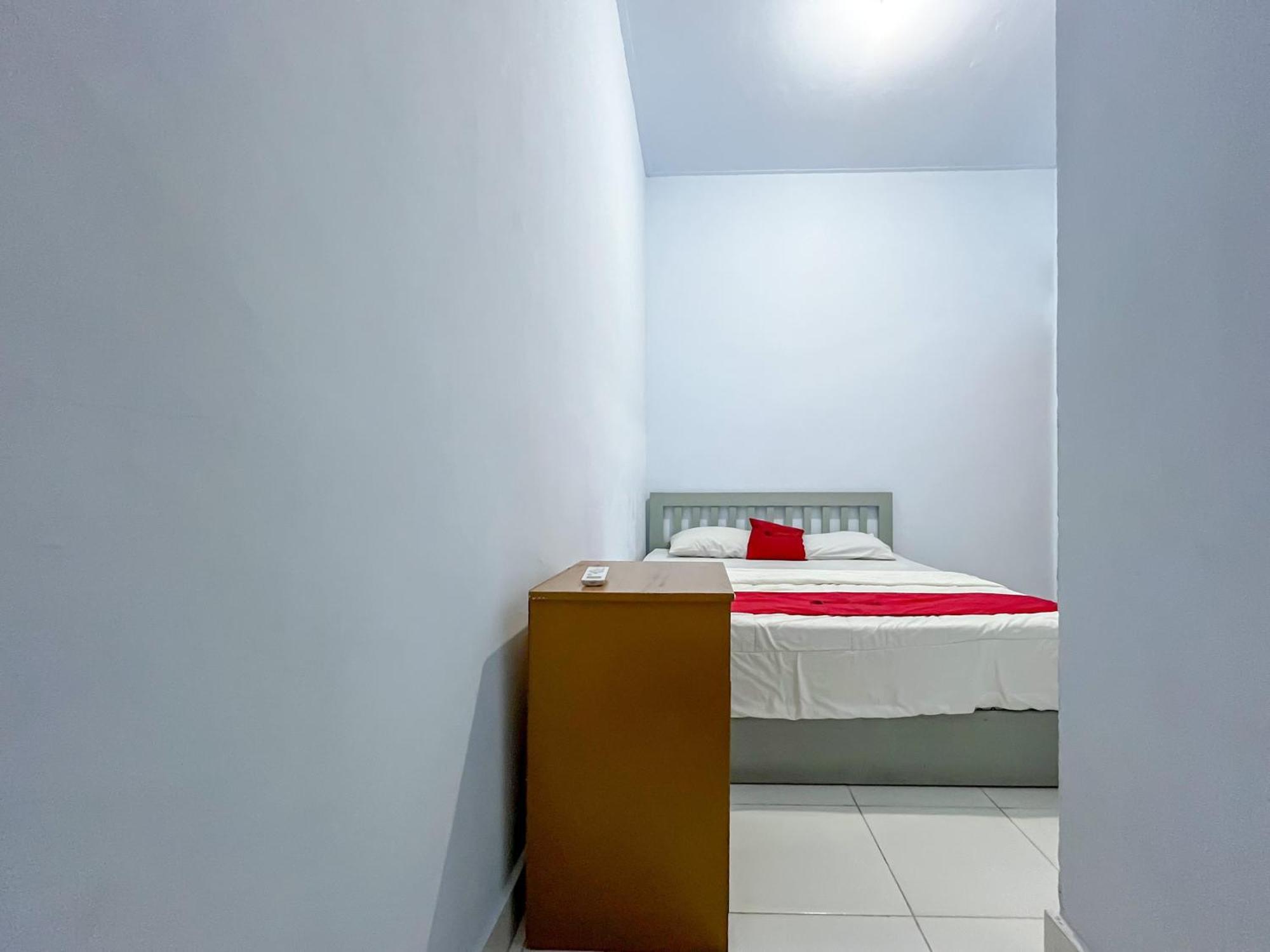 Reddoorz Syariah At Home Ampana Guest House Ampana Kota Bagian luar foto